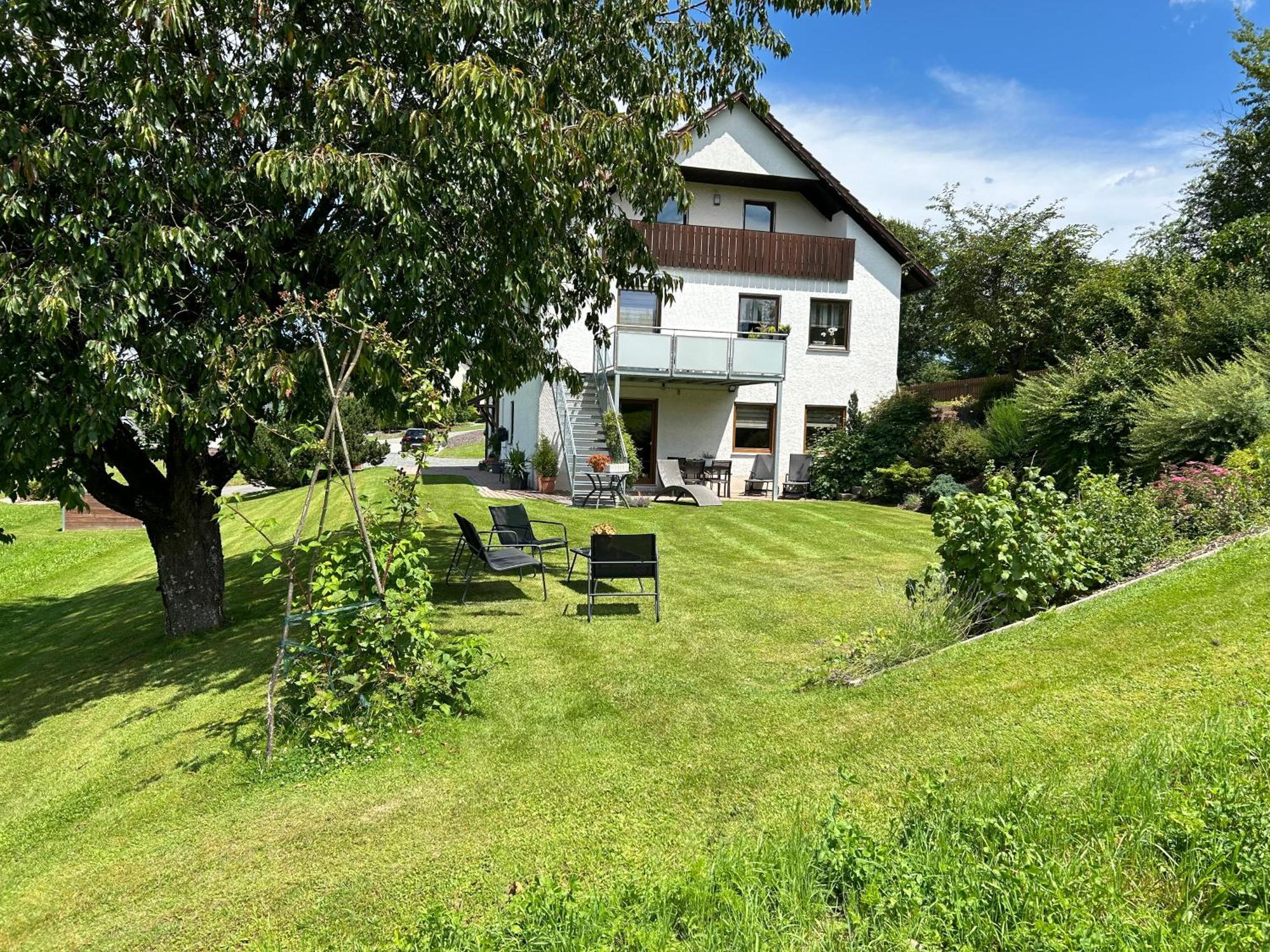 Ruhige Ferienwohnung Mit Terrasse Fuer 2 Personen Vohenstrauss Eksteriør billede